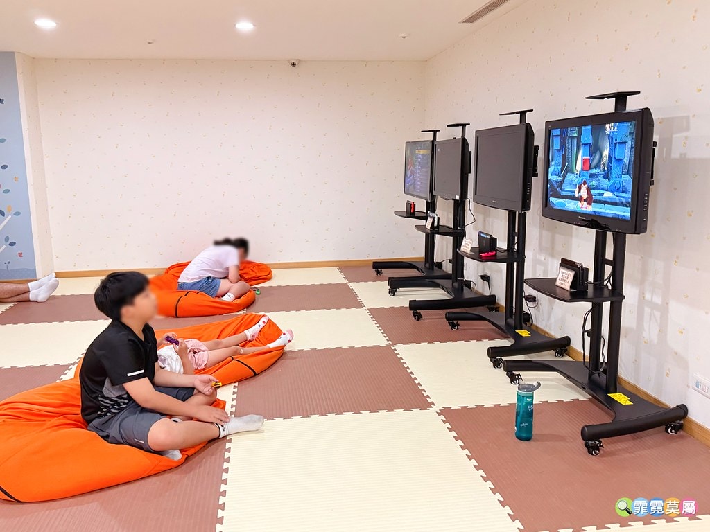 20251101-7njkr 20251101-7njkr