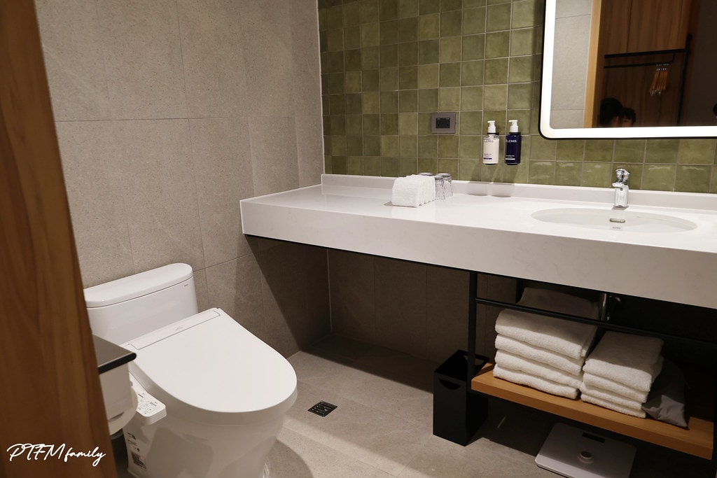 20251101-zht4l 20251101-zht4l