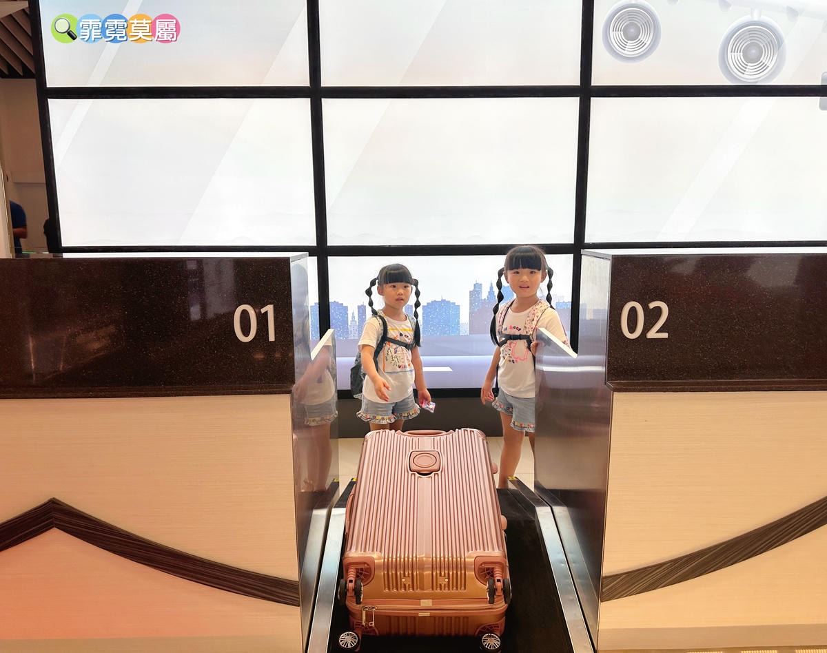 ★台中親子景點★ 中央公園遊客中心,以航空為主題打造的特色飛 ★台中親子景點★ 中央公園遊客中心,以航空為主題打造的特色飛