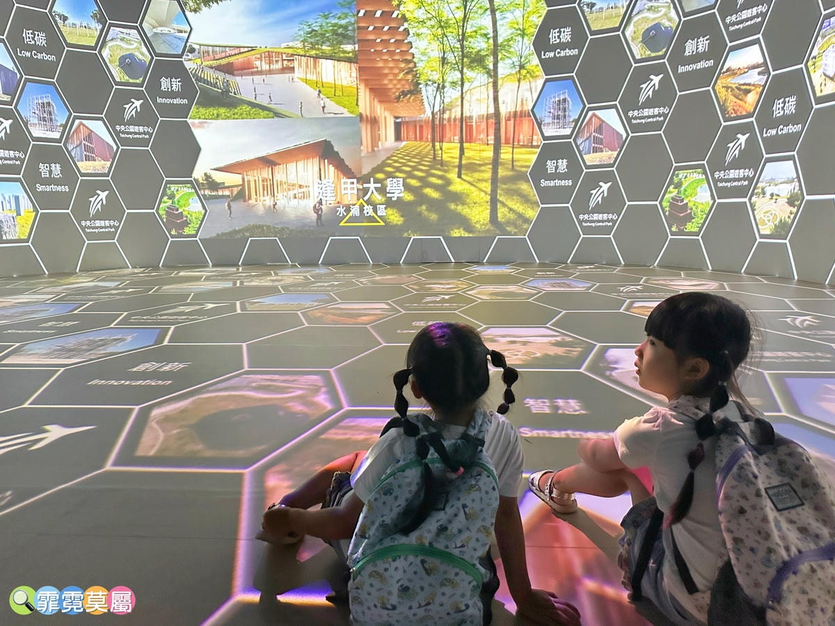 ★台中親子景點★ 中央公園遊客中心,以航空為主題打造的特色飛 ★台中親子景點★ 中央公園遊客中心,以航空為主題打造的特色飛