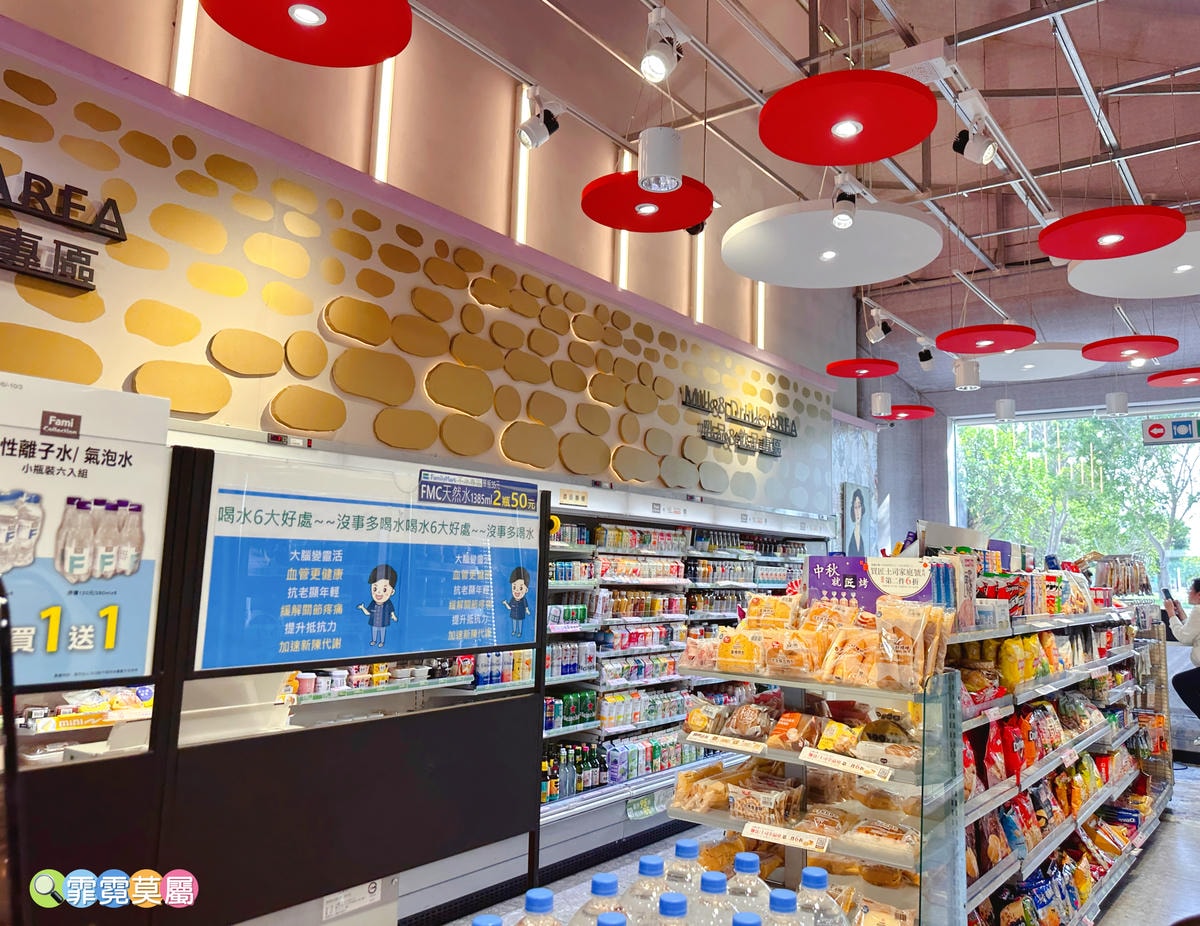 ★台中親子景點★ 中央公園遊客中心,以航空為主題打造的特色飛 ★台中親子景點★ 中央公園遊客中心,以航空為主題打造的特色飛