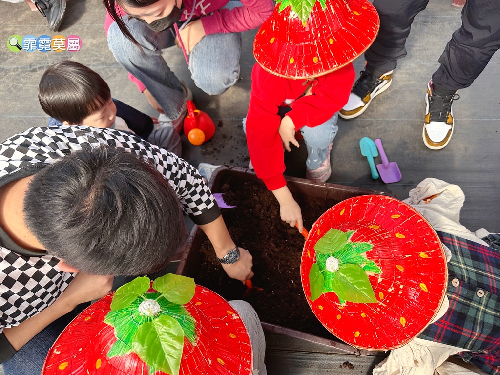 ★台北親子景點★ 內湖草莓園(內湖休閒農園),冬天限定小小草 S__111165480_0