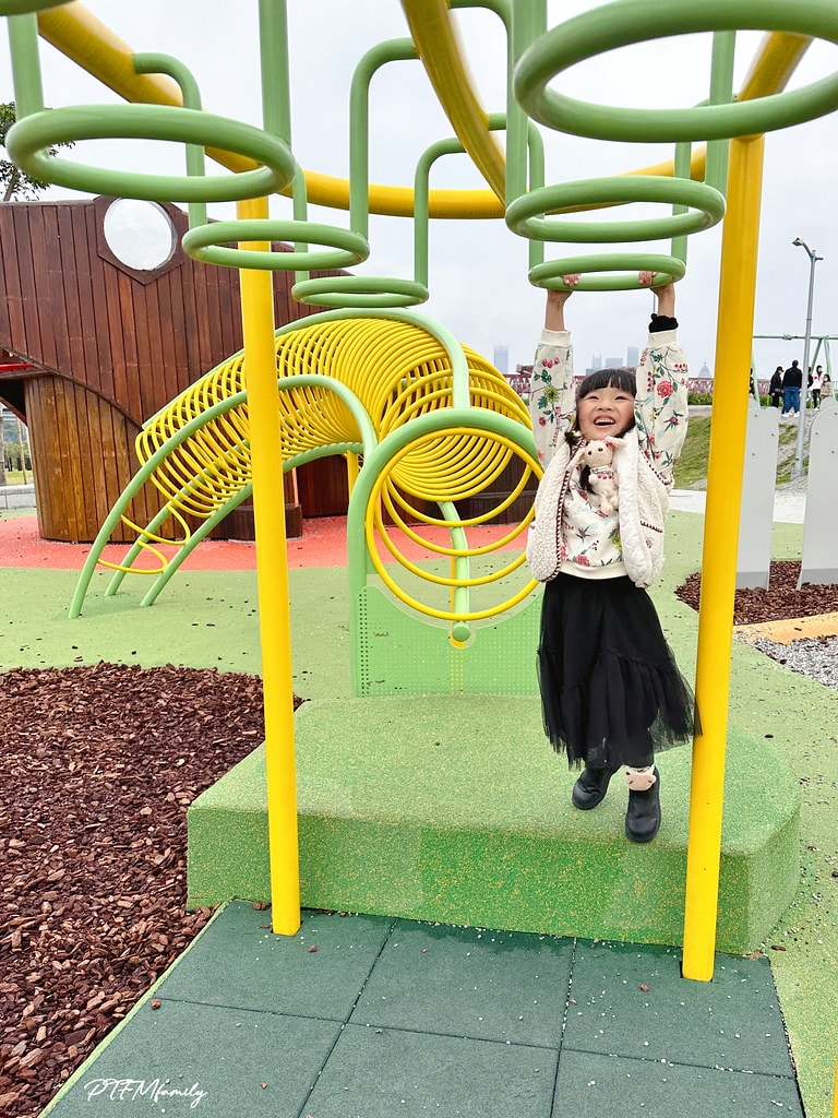 ★台北公園★ 蛙仔坑生態遊戲場,以青蛙為主題設計,有大沙坑、 S__113361027_0