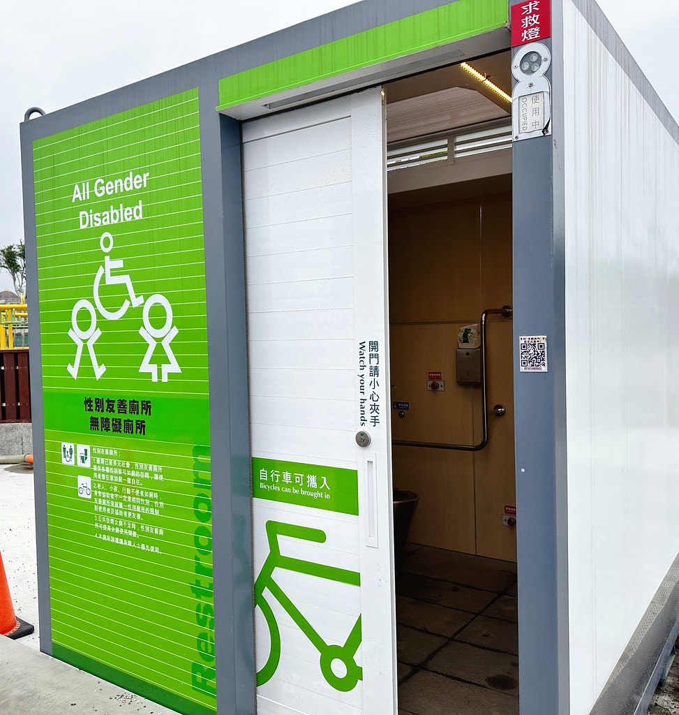 ★台北公園★ 蛙仔坑生態遊戲場,以青蛙為主題設計,有大沙坑、 S__113361065_0