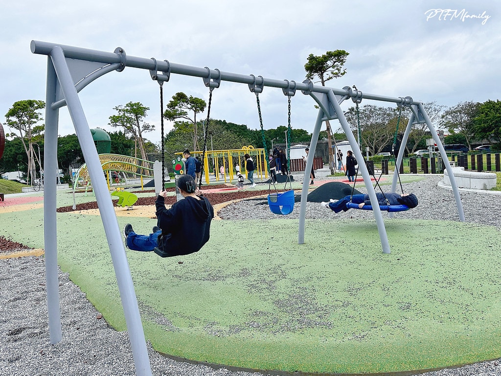 ★台北公園★ 蛙仔坑生態遊戲場,以青蛙為主題設計,有大沙坑、 S__113361040_0