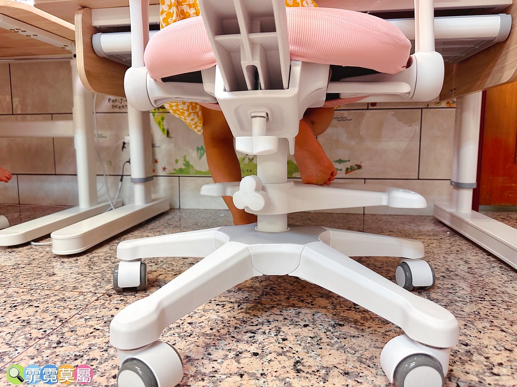 ❤育兒好物推薦❤ KIDUS兒童成長書桌,打造專屬的學習空間 S__113680469_0