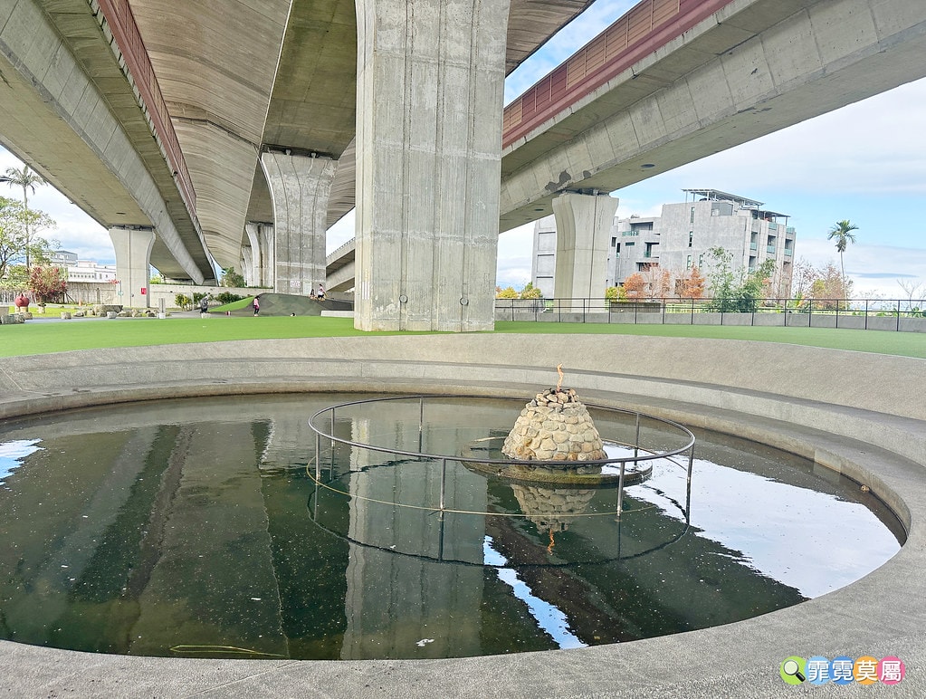 ★宜蘭親子景點★ 武淵水火同源,橋下遊戲場晴雨天都適合,大碗 S__113762318_0