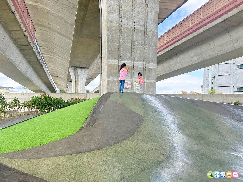 ★宜蘭親子景點★ 武淵水火同源,橋下遊戲場晴雨天都適合,大碗 S__113762314_0