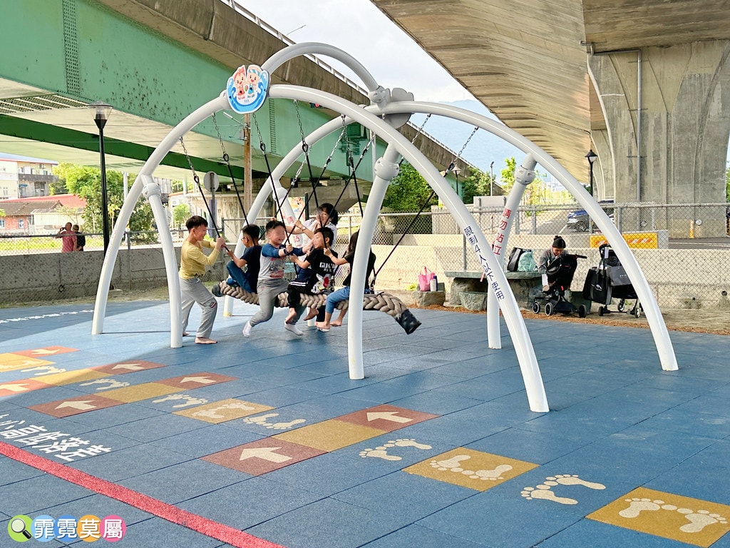 ★宜蘭親子景點★ 礁溪二龍之心,全台唯一龍舟造型主題溜滑梯! S__114622580_0