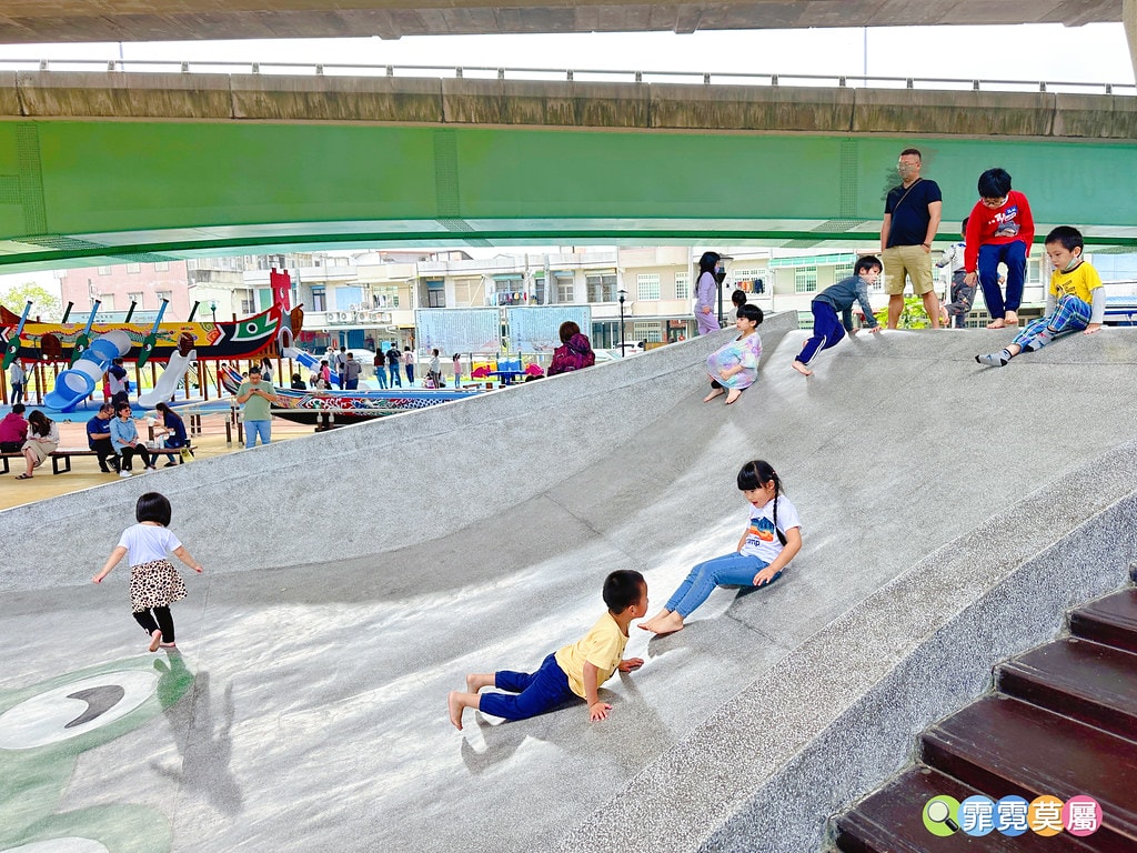 ★宜蘭親子景點★ 礁溪二龍之心,全台唯一龍舟造型主題溜滑梯! S__114622586_0