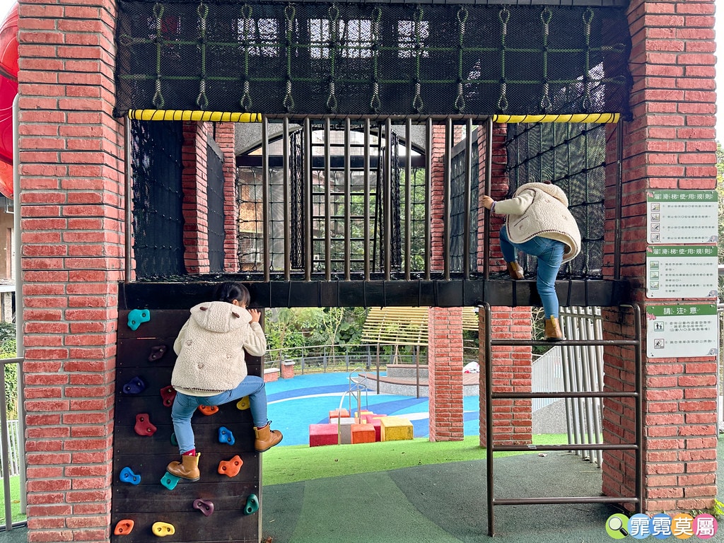 ★新北公園★ 汐止水返腳公園,特色乾濕式遊戲場,夏季限定開放 S__114942006_0