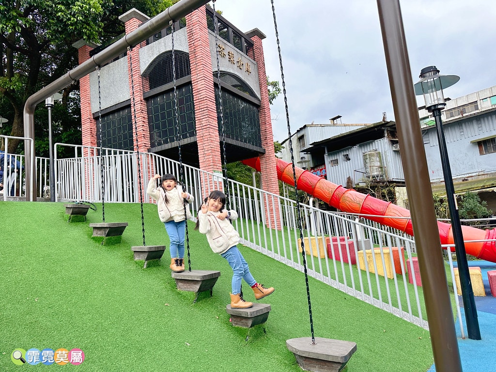 ★新北公園★ 汐止水返腳公園,特色乾濕式遊戲場,夏季限定開放 S__114942008_0