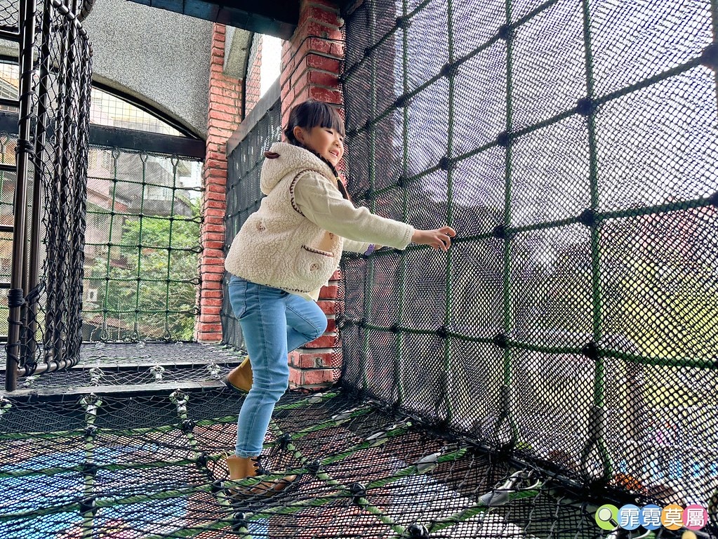 ★新北公園★ 汐止水返腳公園,特色乾濕式遊戲場,夏季限定開放 S__114942002_0