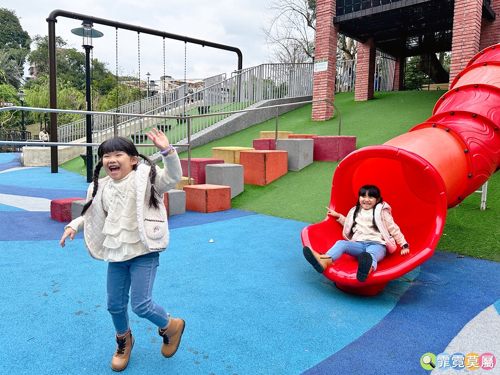 ★新北公園★ 汐止水返腳公園,特色乾濕式遊戲場,夏季限定開放 S__114942001_0