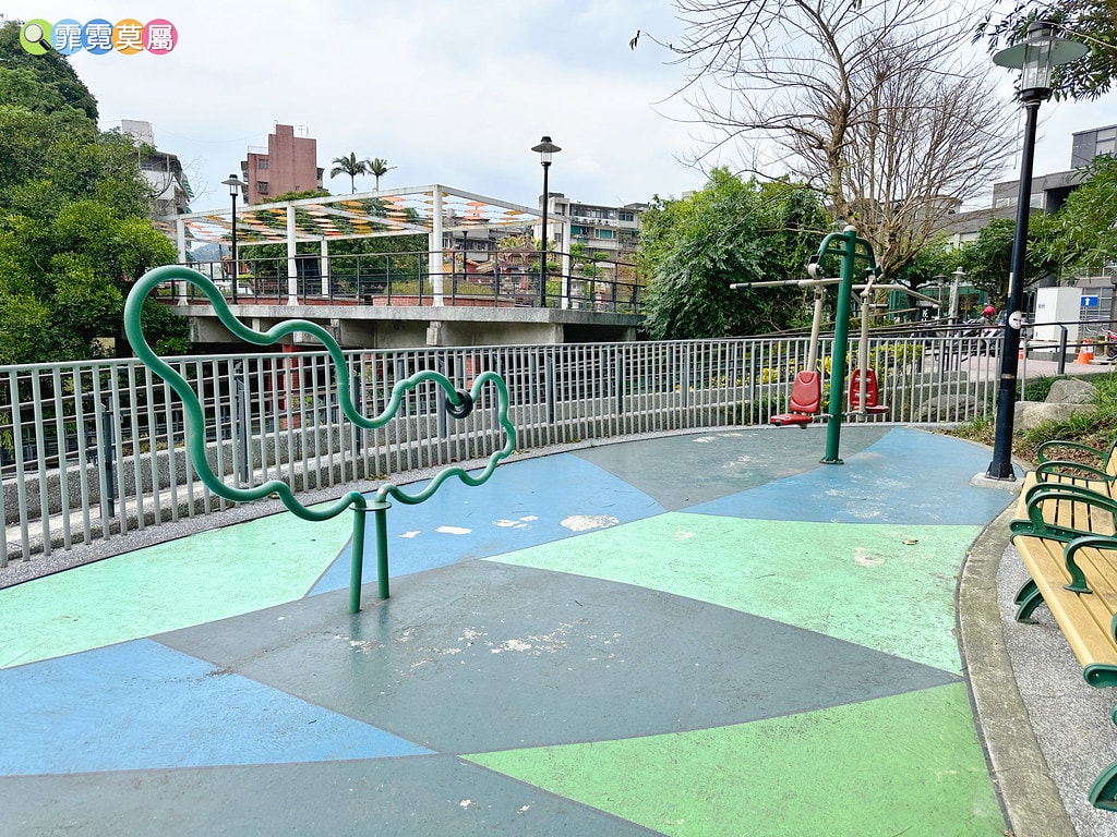 ★新北公園★ 汐止水返腳公園,特色乾濕式遊戲場,夏季限定開放 S__114941992_0