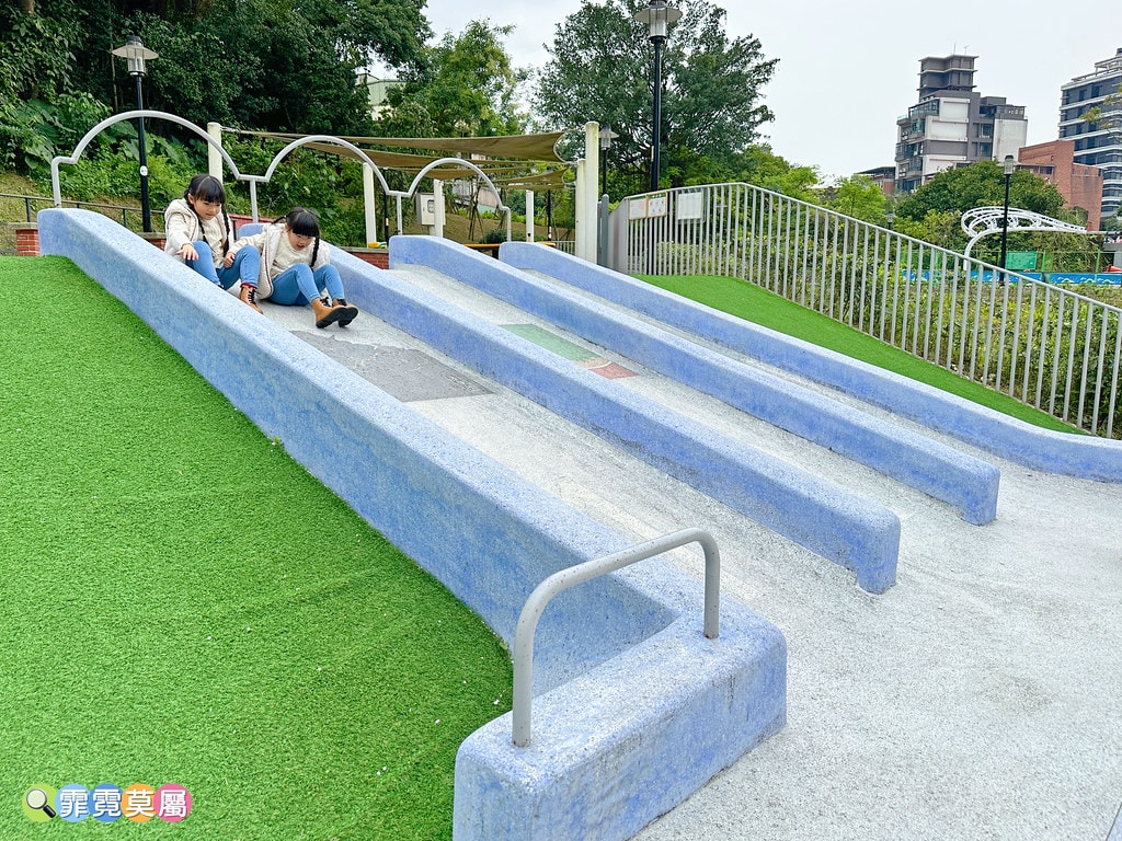 ★新北公園★ 汐止水返腳公園,特色乾濕式遊戲場,夏季限定開放 S__114942000_0