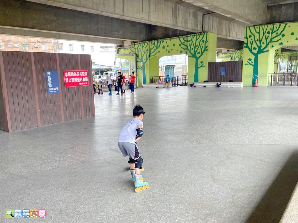 ★桃園公園★ 國2橋下兒童冒險公園,一公里長晴雨天都能放電孩 S__115736629_0