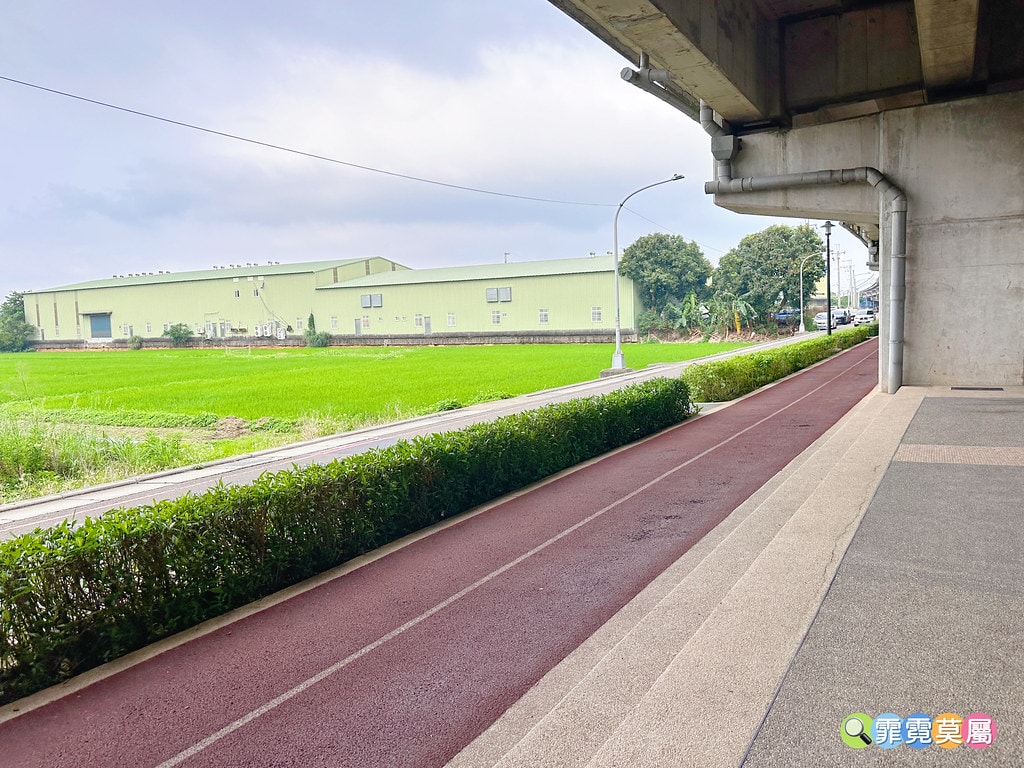 ★桃園公園★ 國2橋下兒童冒險公園,一公里長晴雨天都能放電孩 S__115736644_0