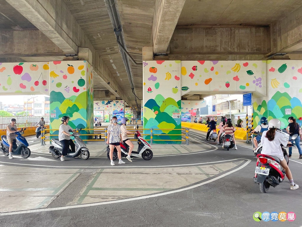 ★桃園公園★ 國2橋下兒童冒險公園,一公里長晴雨天都能放電孩 S__115736627_0