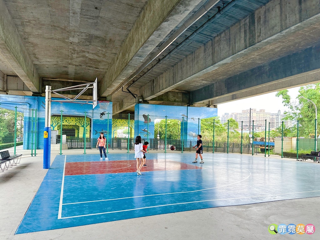 ★桃園公園★ 國2橋下兒童冒險公園,一公里長晴雨天都能放電孩 S__115736661_0