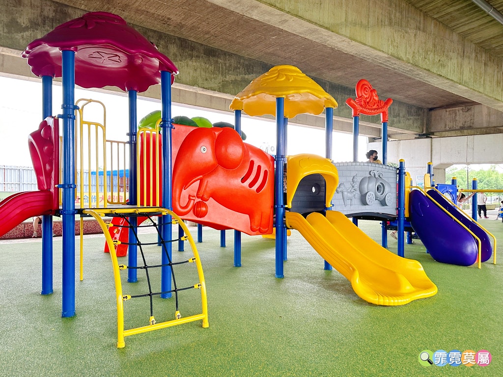 ★桃園公園★ 國2橋下兒童冒險公園,一公里長晴雨天都能放電孩 S__115736638_0