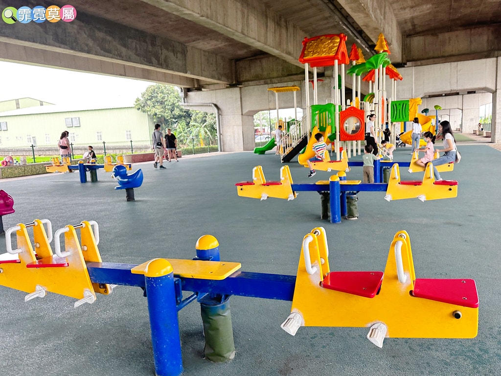 ★桃園公園★ 國2橋下兒童冒險公園,一公里長晴雨天都能放電孩 S__115736636_0