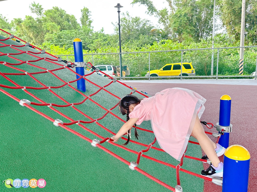 ★桃園公園★ 國2橋下兒童冒險公園,一公里長晴雨天都能放電孩 S__115736658_0