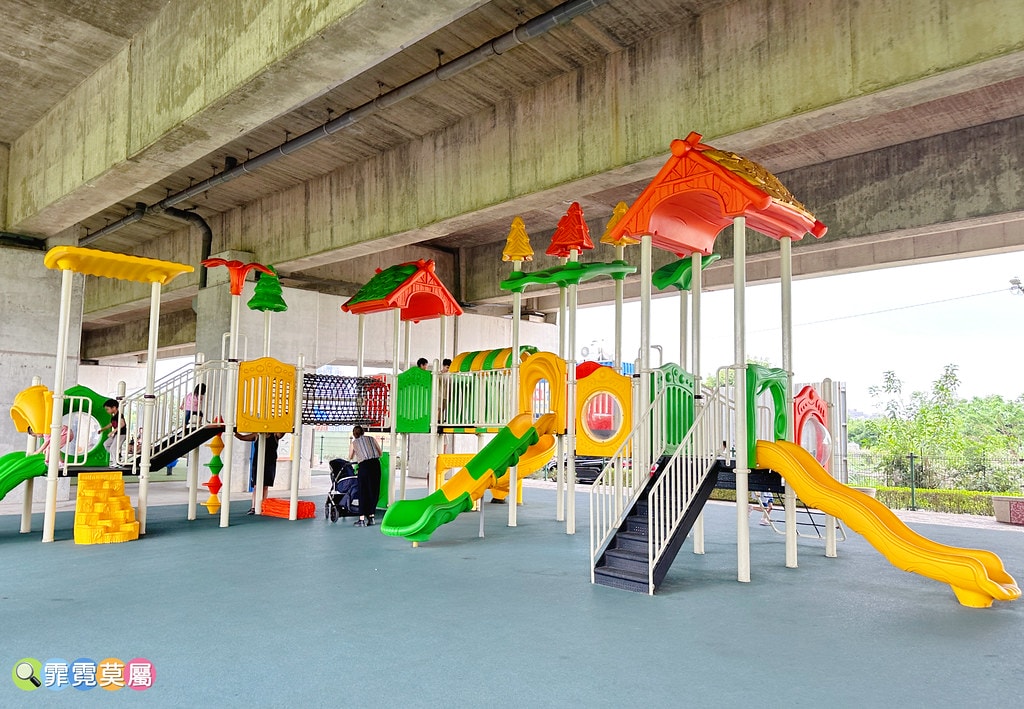 ★桃園公園★ 國2橋下兒童冒險公園,一公里長晴雨天都能放電孩 S__115736643_0