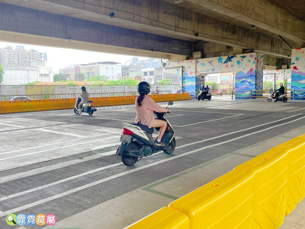 ★桃園公園★ 國2橋下兒童冒險公園,一公里長晴雨天都能放電孩 S__115736628_0