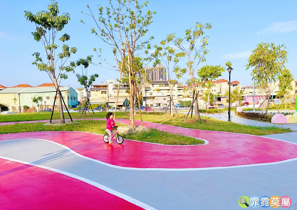 ★台中親子景點★ 馬卡龍公園,全台最高11公尺戶外溜滑梯! S__116195376_0