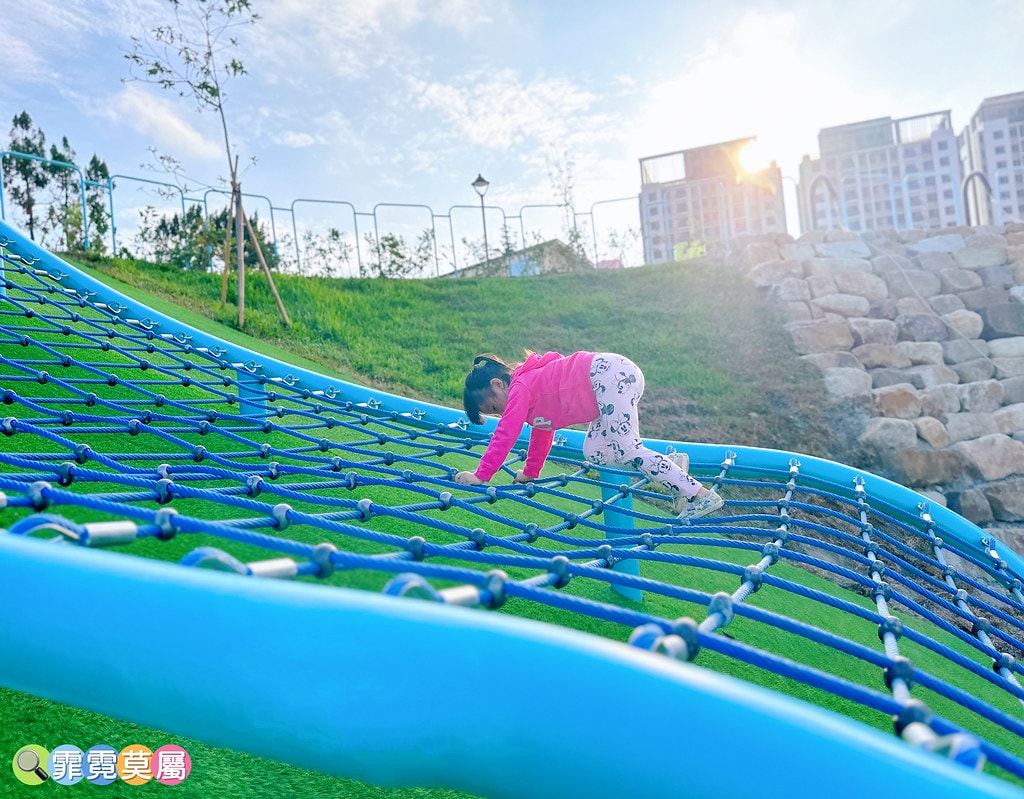 ★台中親子景點★ 馬卡龍公園,全台最高11公尺戶外溜滑梯! S__116195383_0
