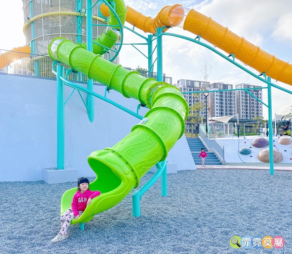 ★台中親子景點★ 馬卡龍公園,全台最高11公尺戶外溜滑梯! S__116195364_0