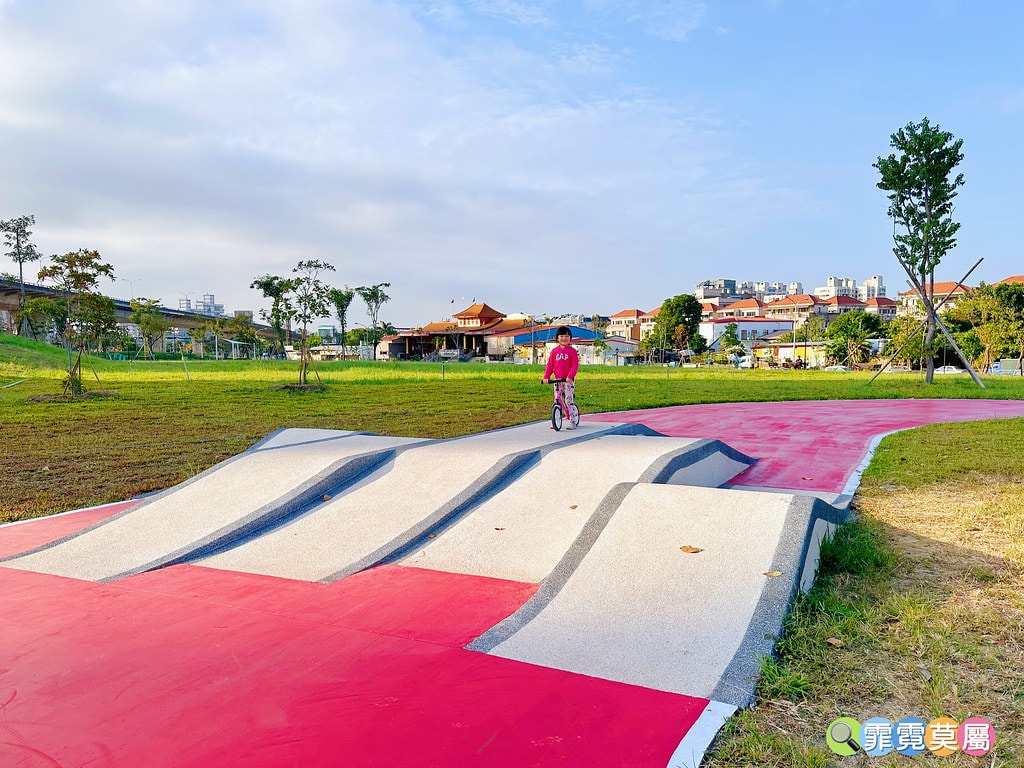 ★台中親子景點★ 馬卡龍公園,全台最高11公尺戶外溜滑梯! S__116195375_0