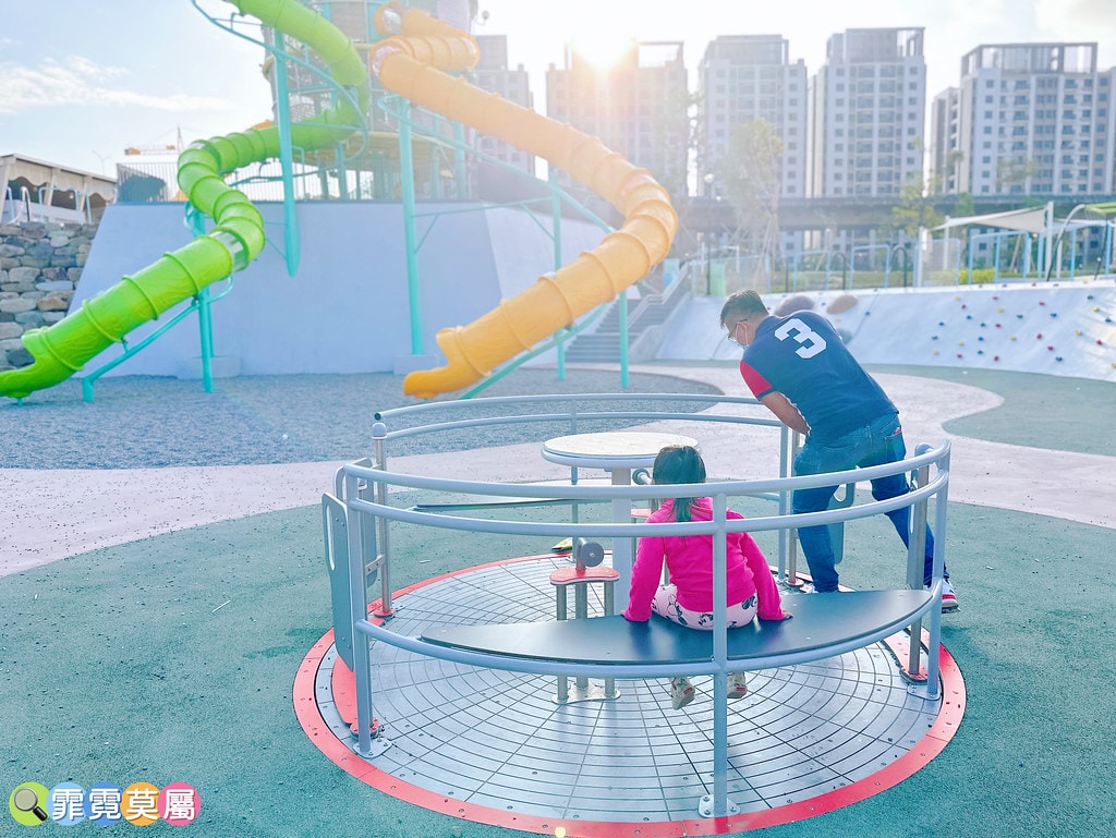 ★台中親子景點★ 馬卡龍公園,全台最高11公尺戶外溜滑梯! S__116195381_0