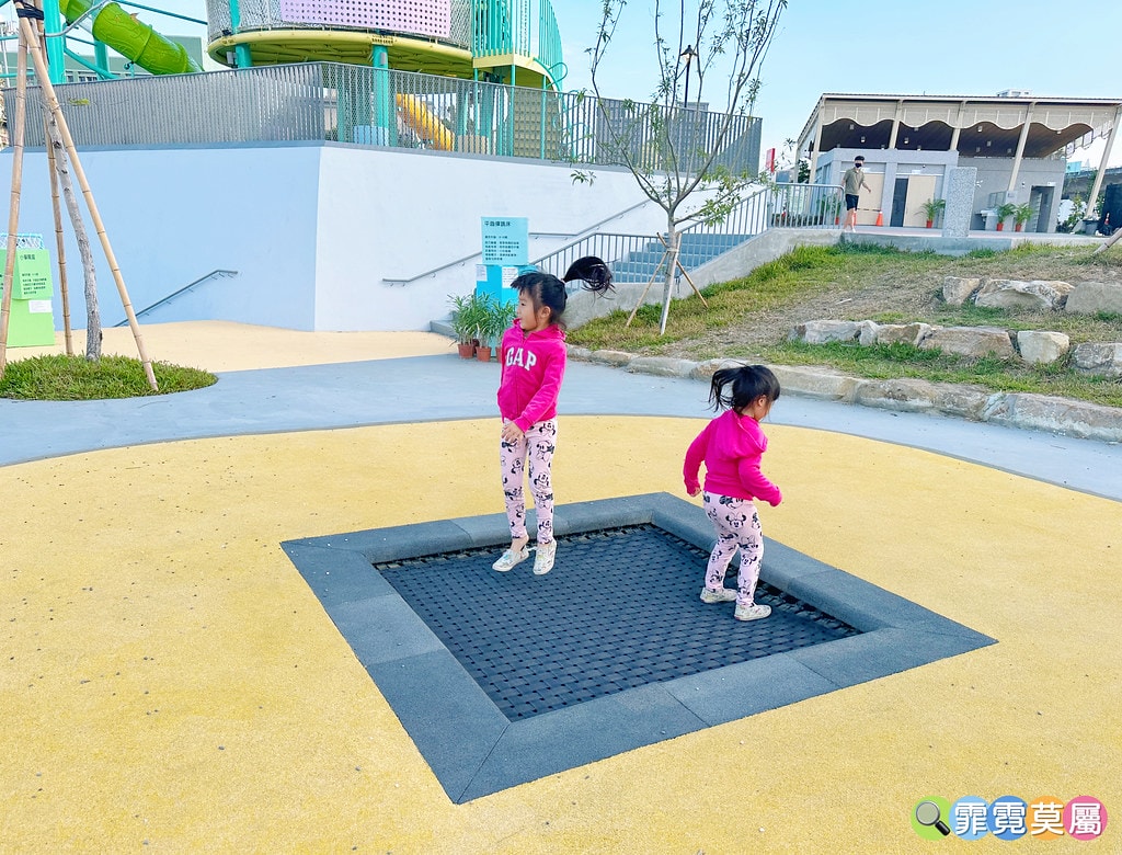 ★台中親子景點★ 馬卡龍公園,全台最高11公尺戶外溜滑梯! S__116195385_0