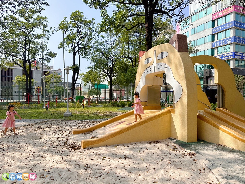 ★台南親子景點★ 藏金閣2館,全台最美的公家機關,走進愛麗絲 S__116695081_0