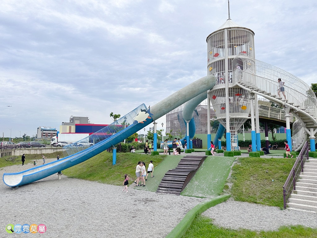 ★桃園公園★ 觀音水之丘主題公園,像滑水道一樣刺激好玩! 溜 S__117211253_0