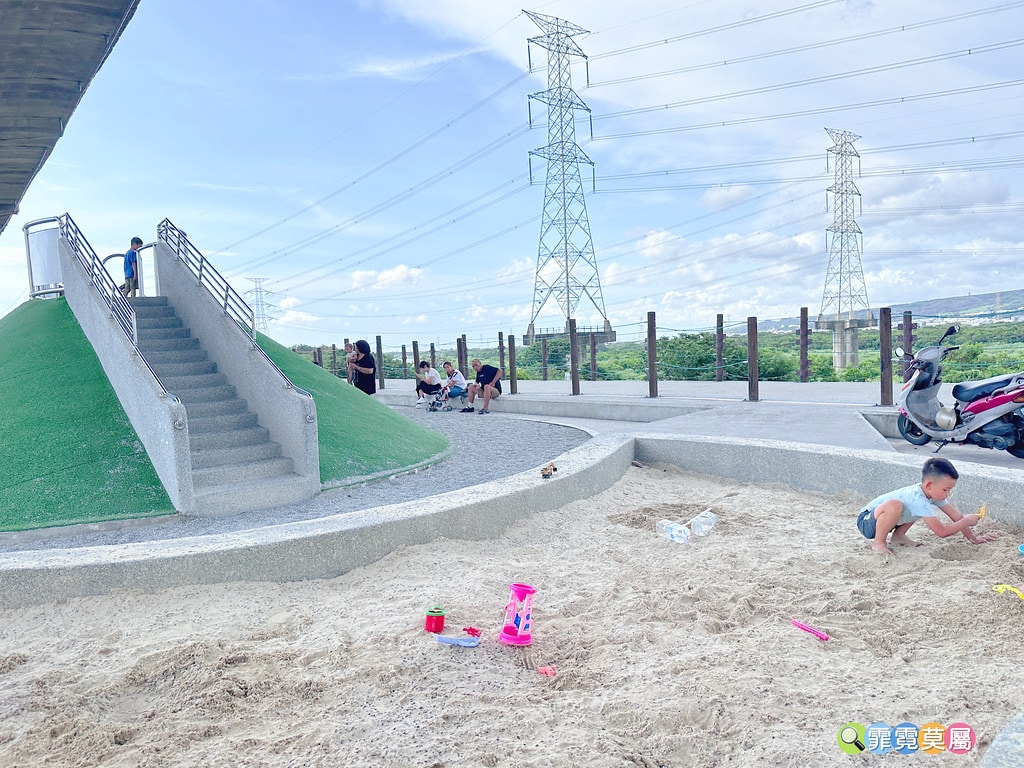 ★彰化公園★ 公和美溪廊道親子公園,國三和美交流道下的橋下公 S__117858407_0