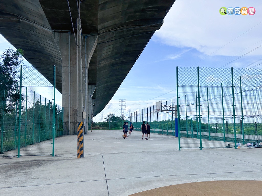 ★彰化公園★ 公和美溪廊道親子公園,國三和美交流道下的橋下公 S__117858394_0