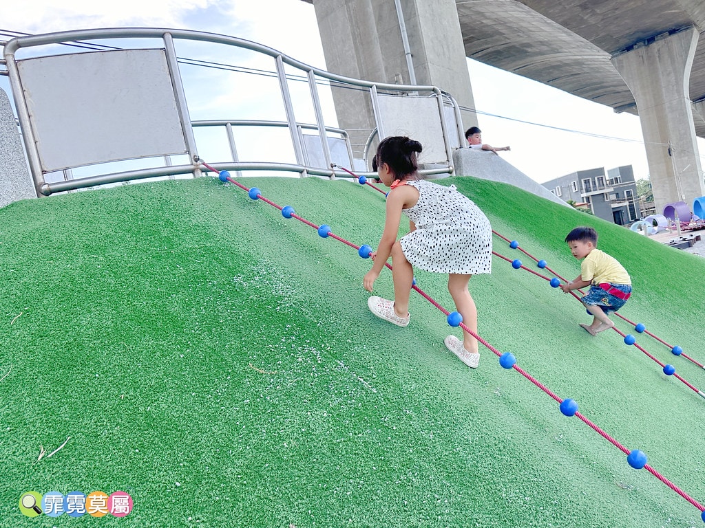 ★彰化公園★ 公和美溪廊道親子公園,國三和美交流道下的橋下公 S__117858406_0