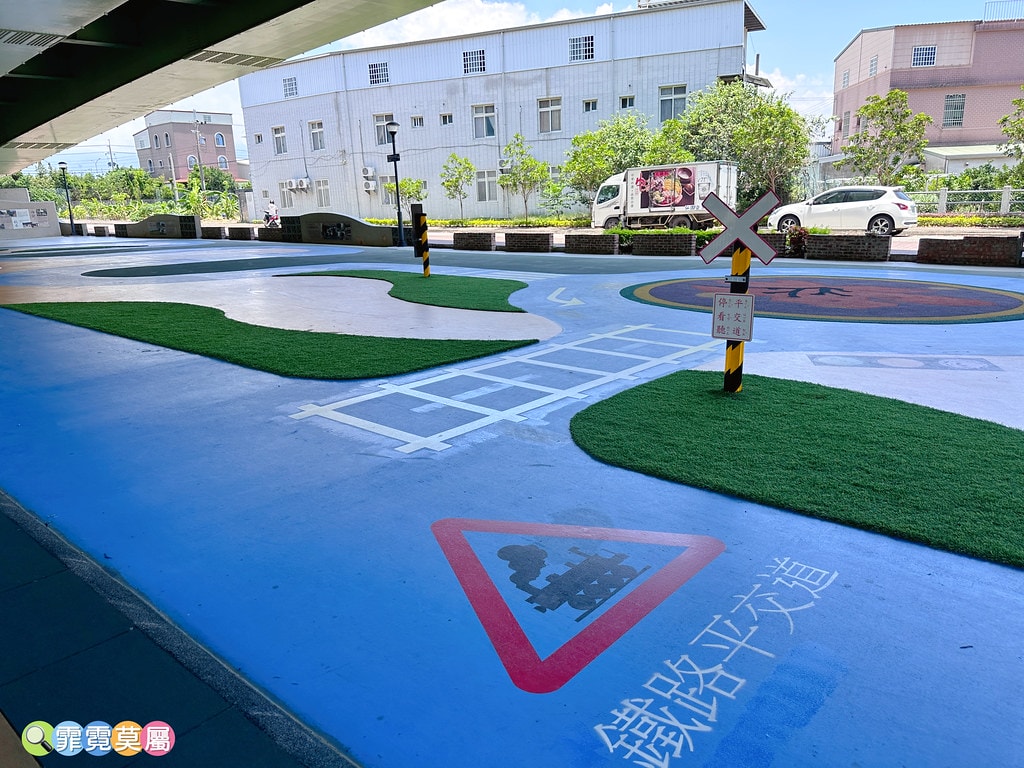 ★苗栗親子景點★ 頭份滑步車公園,晴雨天都能玩的橋下滑步車遊 S__118399006