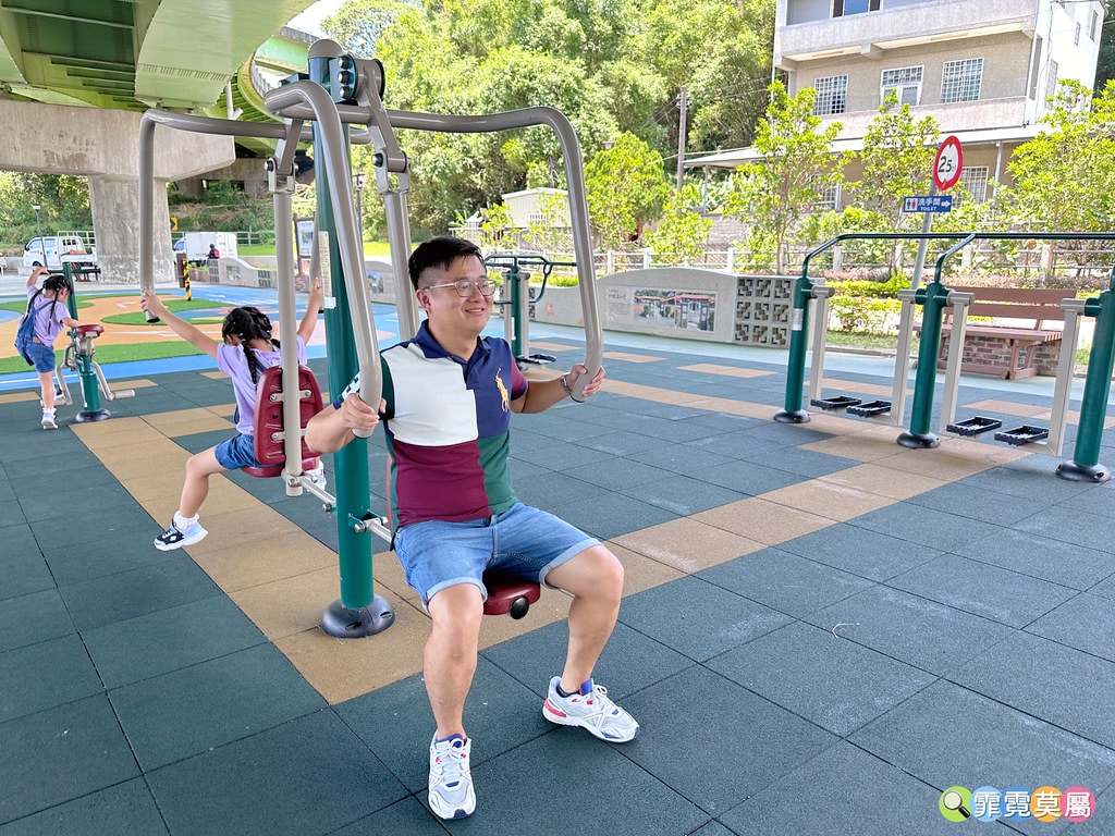 ★苗栗親子景點★ 頭份滑步車公園,晴雨天都能玩的橋下滑步車遊 S__118399007