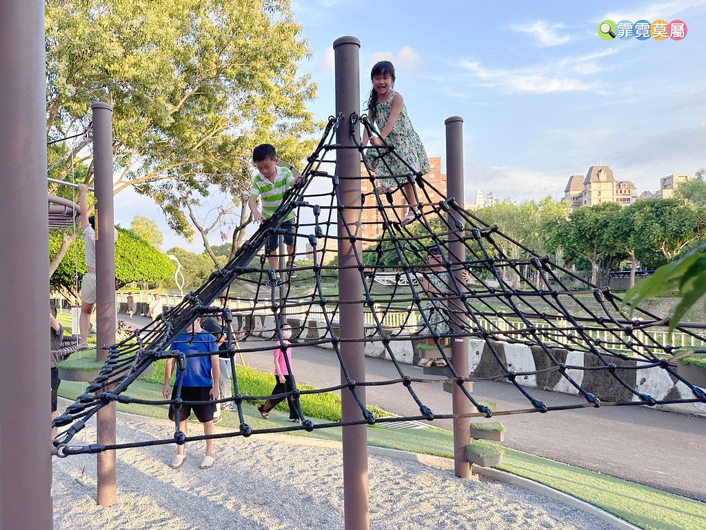 ★桃園親子景點★ 南崁溪第一河濱公園,海陸空遊戲場來這一次滿 S__118587424_0