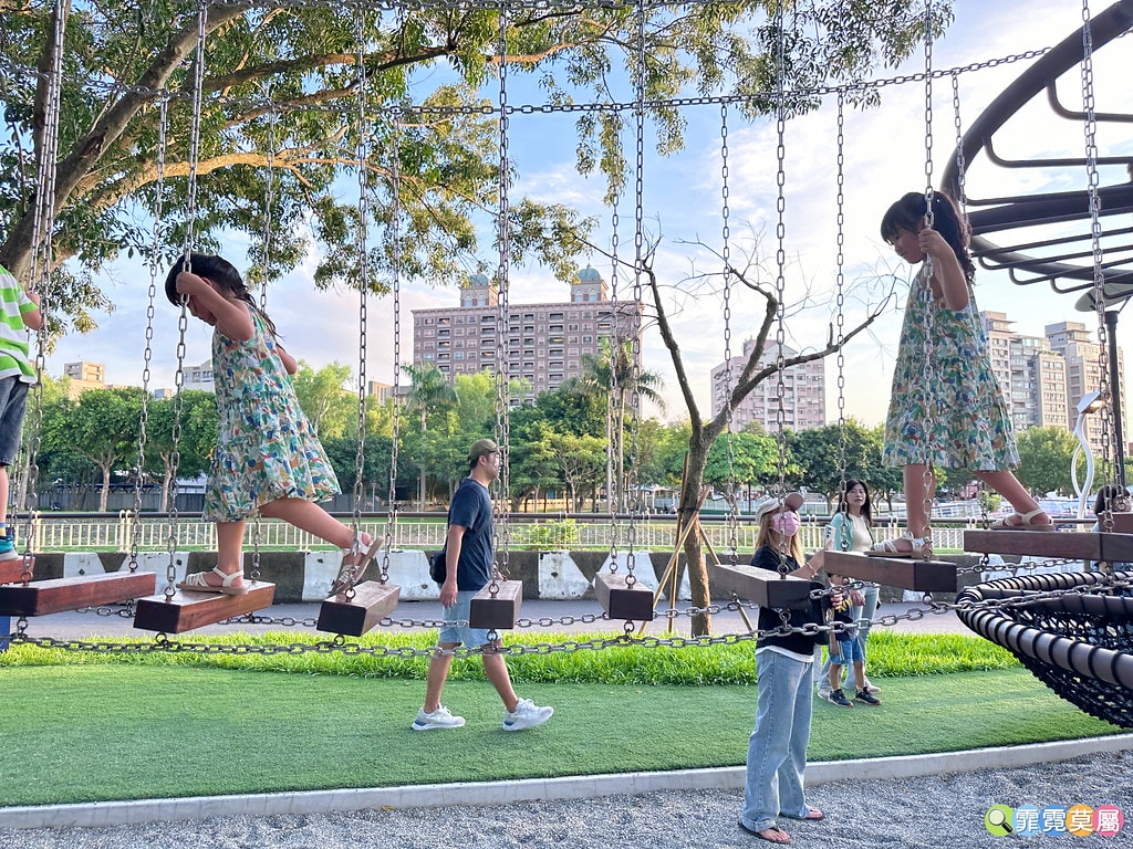 ★桃園親子景點★ 南崁溪第一河濱公園,海陸空遊戲場來這一次滿 S__118587421_0