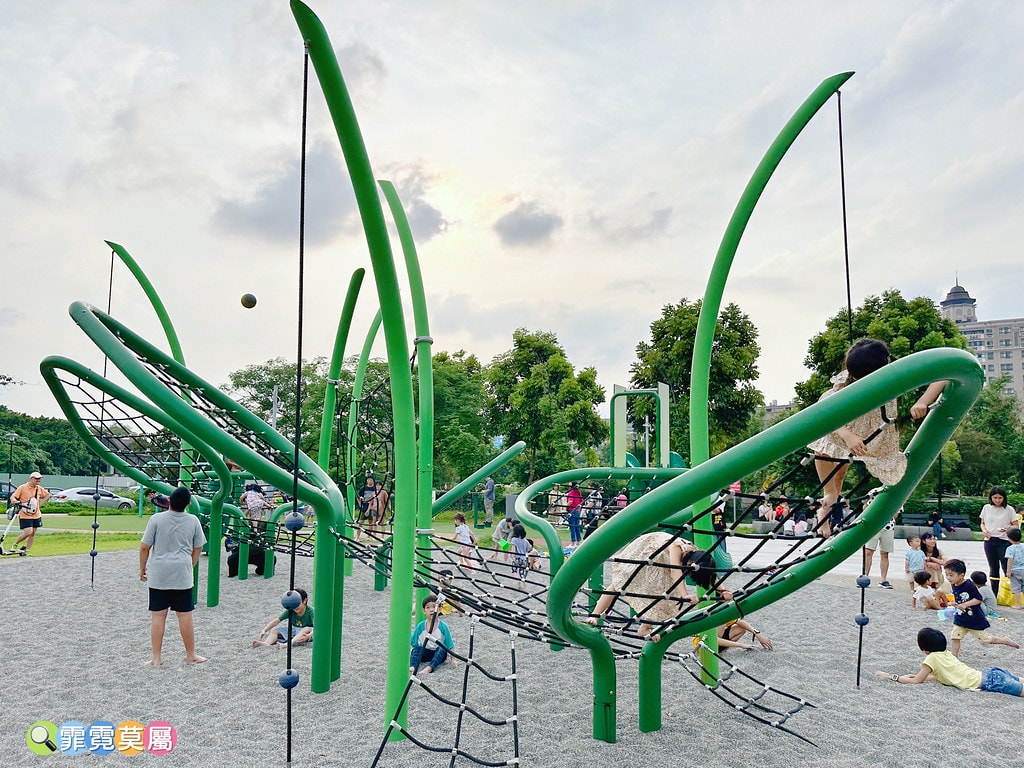 ★桃園公園★ 傑克冒險公園,彷彿走進傑克與魔豆的童話故事中, S__121004057_0