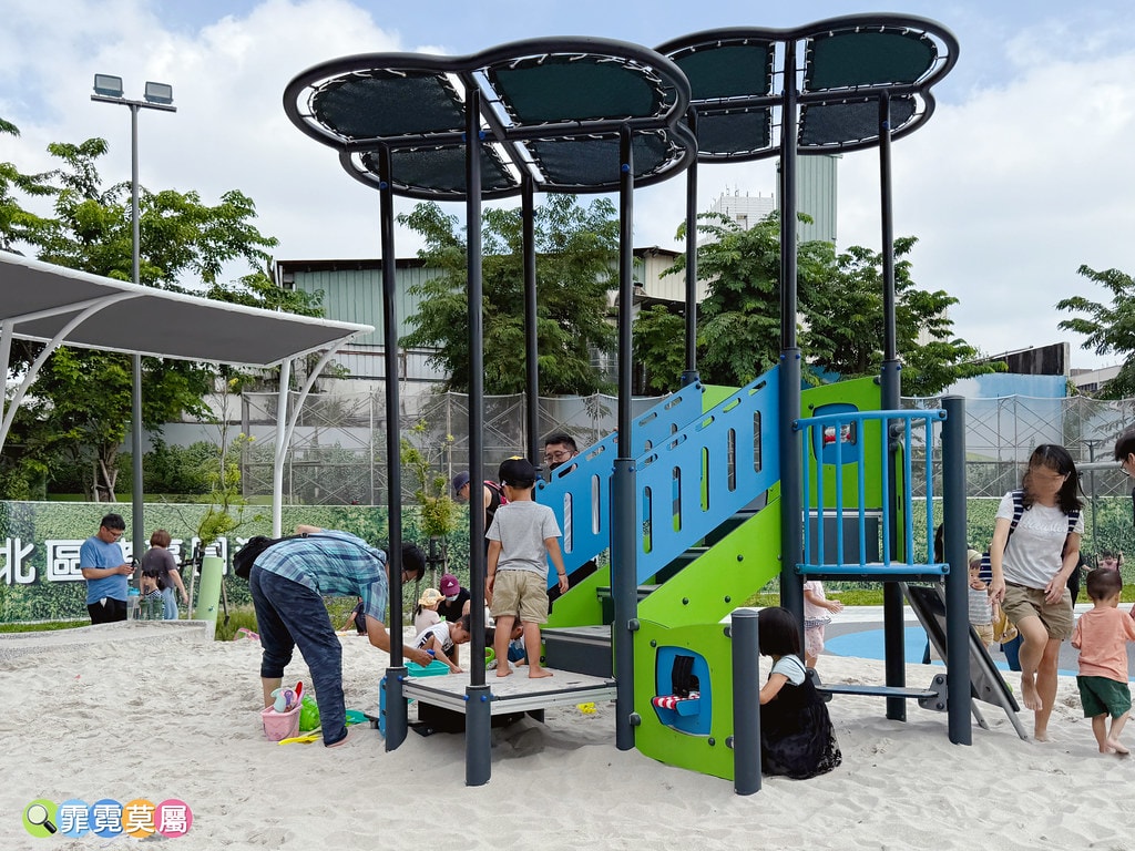 ★台中最新公園★ 豬事圓滿公園,屠宰場大變身成小山豬主題遊戲 S__122372139_0