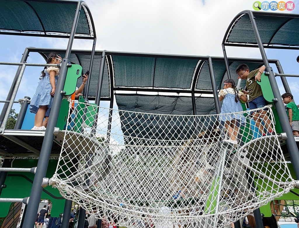 ★台中最新公園★ 豬事圓滿公園,屠宰場大變身成小山豬主題遊戲 S__122372151_0