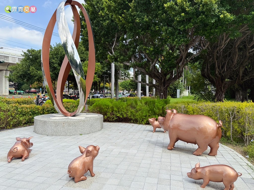 ★台中最新公園★ 豬事圓滿公園,屠宰場大變身成小山豬主題遊戲 S__122372128_0