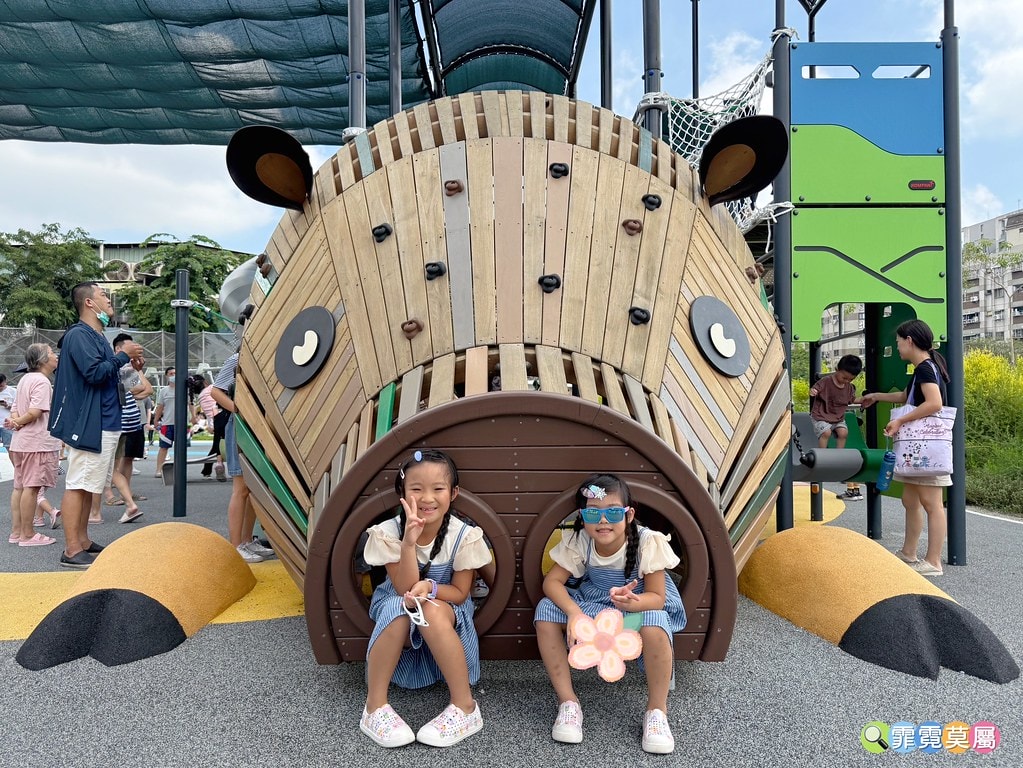 ★台中最新公園★ 豬事圓滿公園,屠宰場大變身成小山豬主題遊戲 S__122372143_0