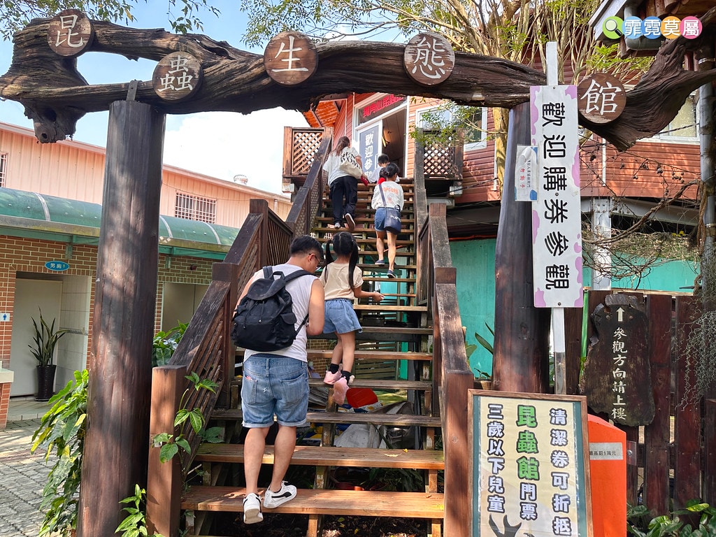 ★嘉義親子景點★ 獨角仙農場,可以釣螯蝦、玩滑草、搭小火車、 S__123346989_0